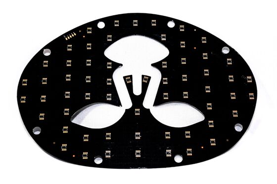 Купить СМТ и гибкое производство печатных плат для продвинутых светодиодных осветительных масок панель надежной светодиодной маски красоты печатная плата, обеспечивающая стабильную производительность Медицинская сертификация IATF16949 GB/T SMT online manufacture